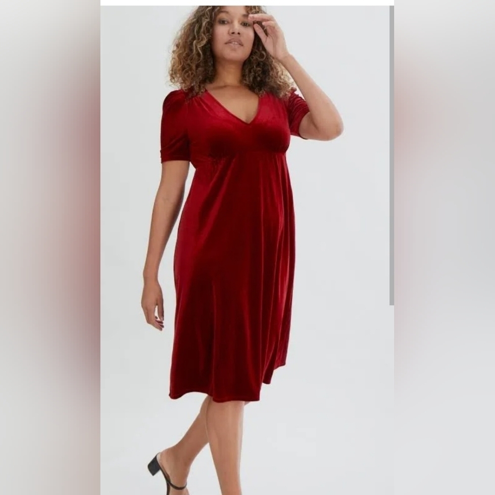 Maternity New INGRID & ISABEL dressWomens Red Velvet Short Sleeve Mid…